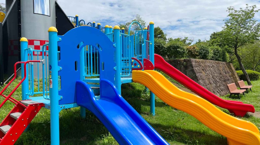 מתקני חצר לילדים